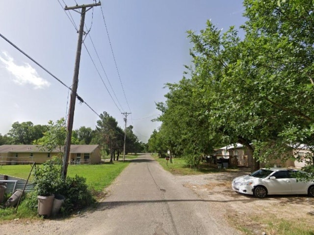 Listing photo 3 for 2011 Mangum St, Commerce TX 75428