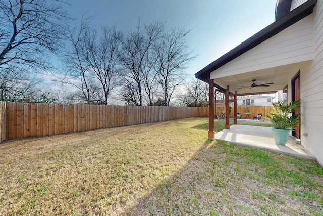 view of yard featuring a patio area, a fenced backyard, and a ceiling fan