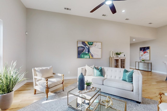 living area featuring baseboards, visible vents, wood finished floors, and recessed lighting