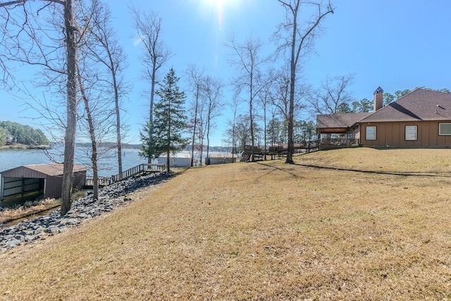 view of yard featuring a water view