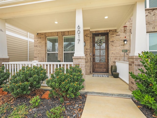 property entrance featuring a porch