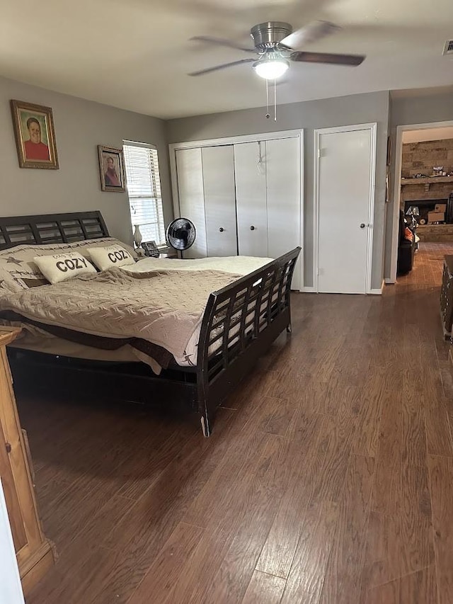 bedroom with dark wood-style flooring, visible vents, and ceiling fan