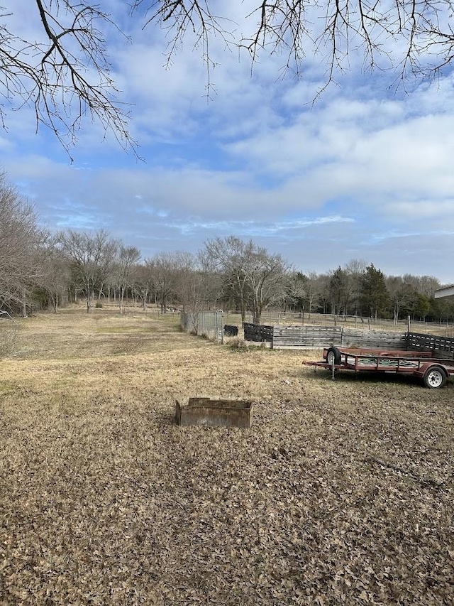 view of yard featuring a rural view