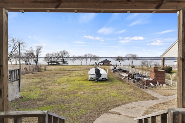 view of yard featuring a rural view