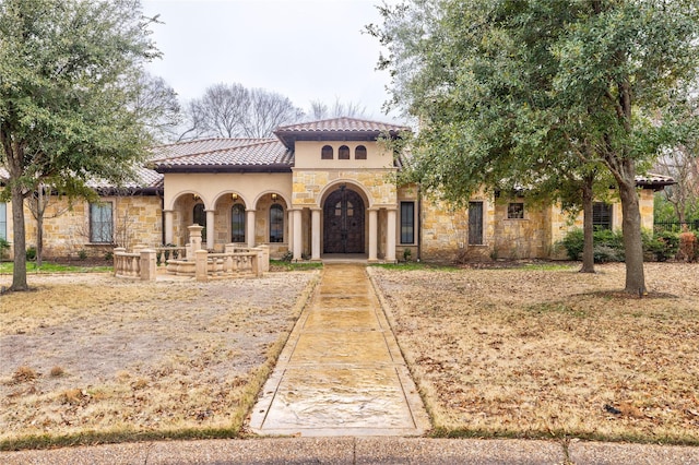 view of mediterranean / spanish-style house