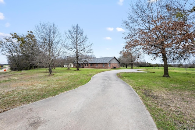 view of front of home featuring a front lawn