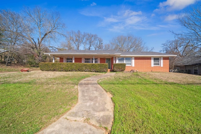 single story home with a front yard