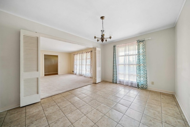 tiled empty room featuring a notable chandelier and ornamental molding