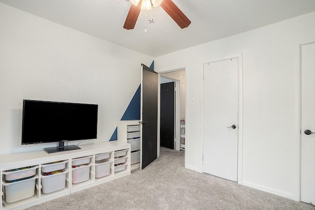 carpeted living room with ceiling fan