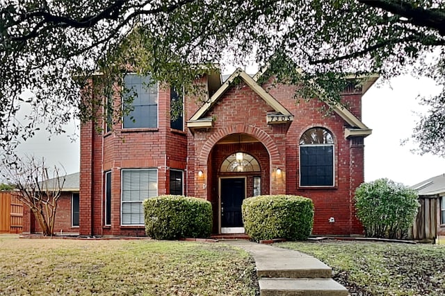 view of front of property with a front yard