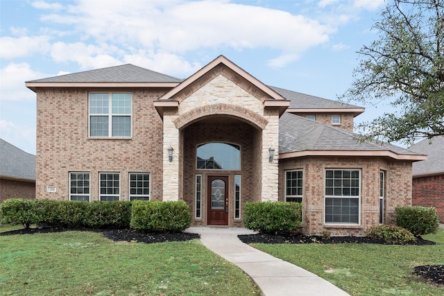 view of front of house featuring a front lawn