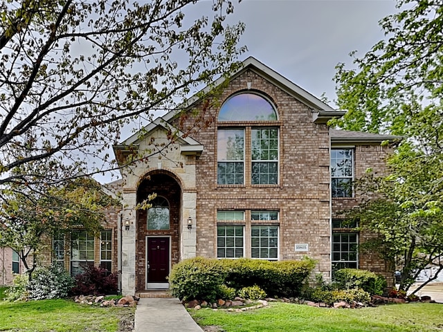 view of front of property with a front yard