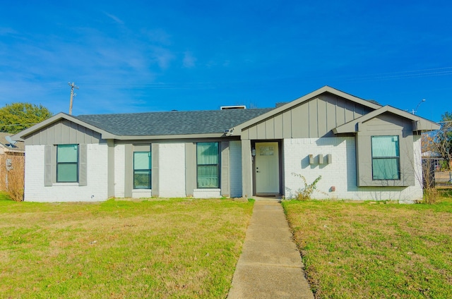 ranch-style house featuring a front lawn