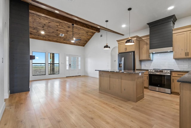 kitchen with pendant lighting, light hardwood / wood-style flooring, stainless steel appliances, a center island, and tasteful backsplash