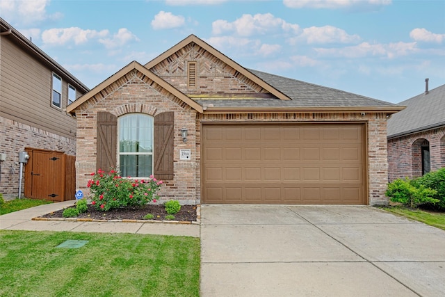 view of front facade featuring a garage