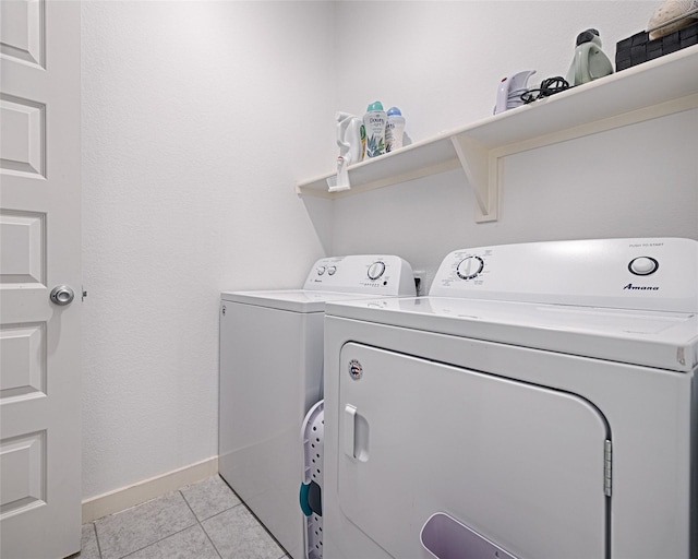 washroom featuring light tile patterned flooring and washing machine and dryer