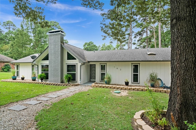 ranch-style house featuring a front yard