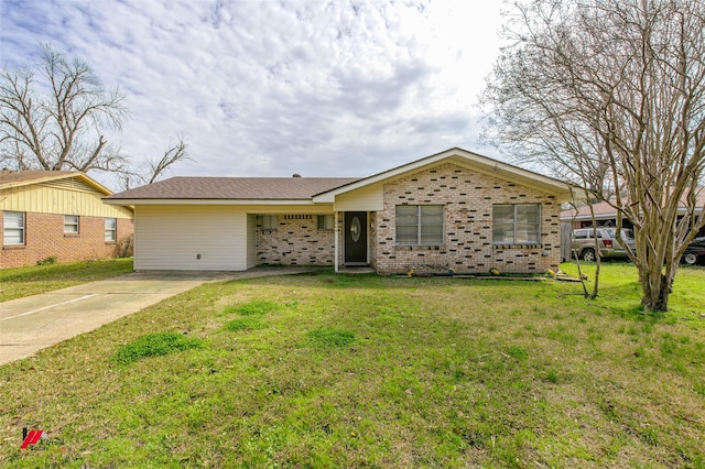 ranch-style home featuring a front yard