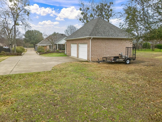 view of side of property featuring a lawn