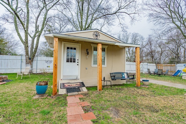 view of outdoor structure featuring a yard