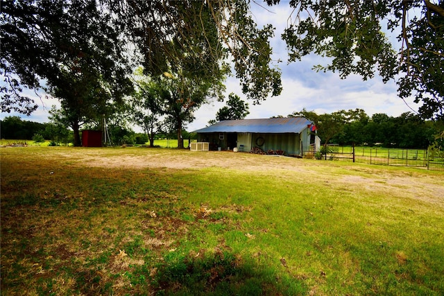 view of yard featuring an outbuilding and a rural view