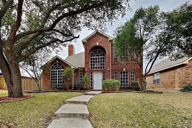 front of property with a front lawn