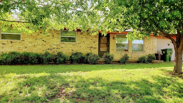 1802 SE 26th Ave, Mineral Wells, TX 76067 - obstructed view of property with a front yard and brick siding