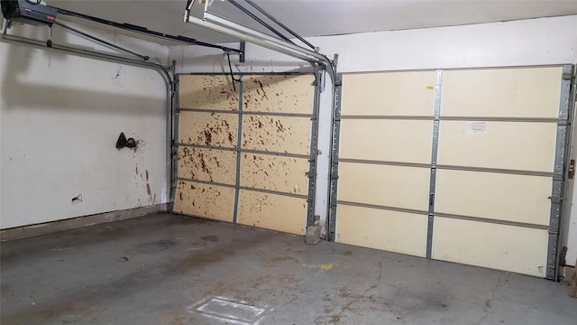 1802 SE 26th Ave, Mineral Wells, TX 76067 - garage featuring a garage door opener