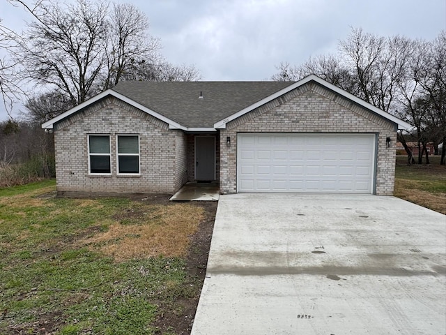 206 White St, Italy, TX 76651 - single story home featuring a garage and a front yard