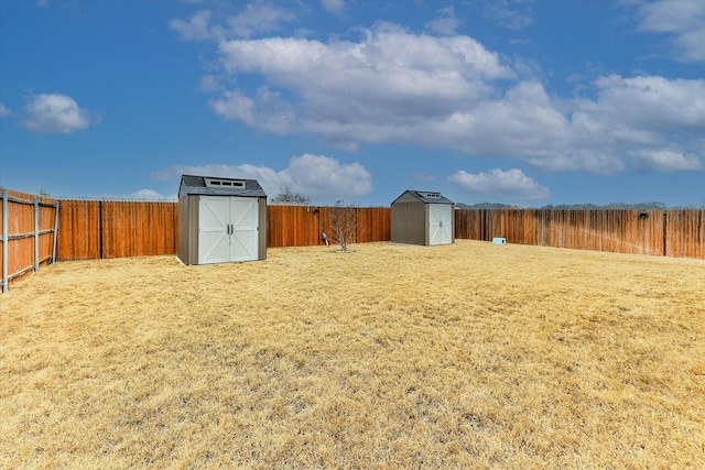 view of yard with a shed