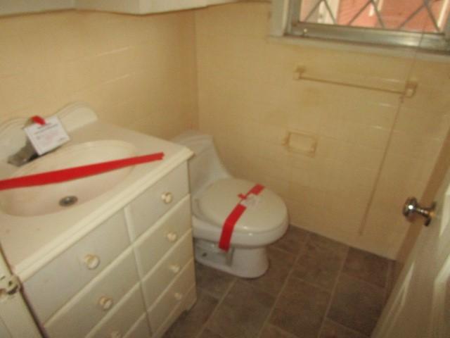 3359 Green Terrace Rd, Shreveport, LA 71118 - bathroom featuring vanity and toilet