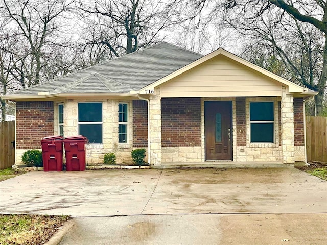 view of front of property