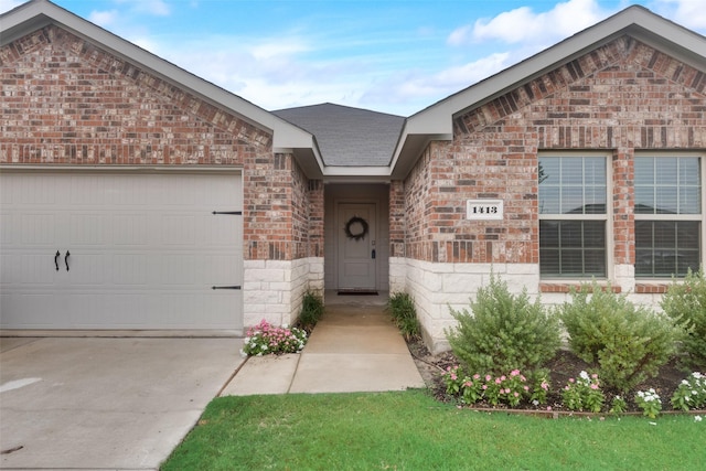 view of front facade featuring a garage