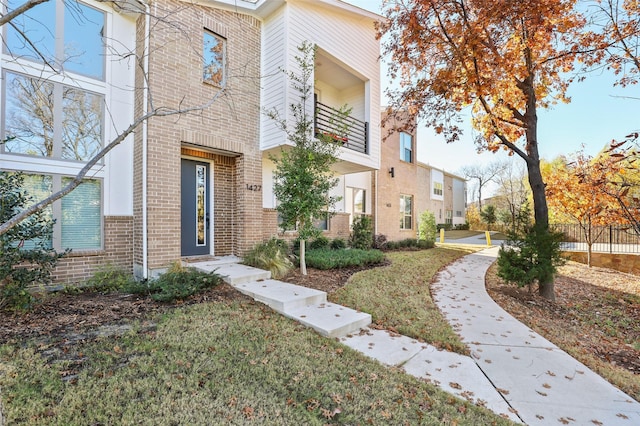 view of front of property with a front lawn