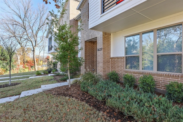 exterior space featuring a yard