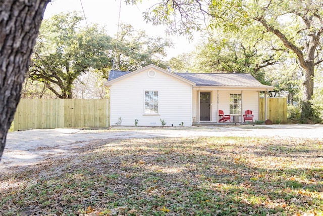 single story home featuring a porch