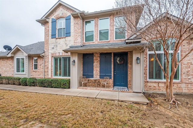 view of front of home featuring a porch and a front yard