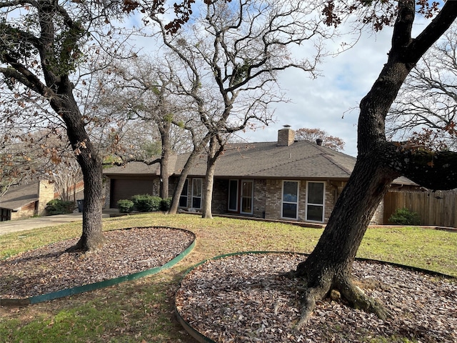 single story home with a front yard