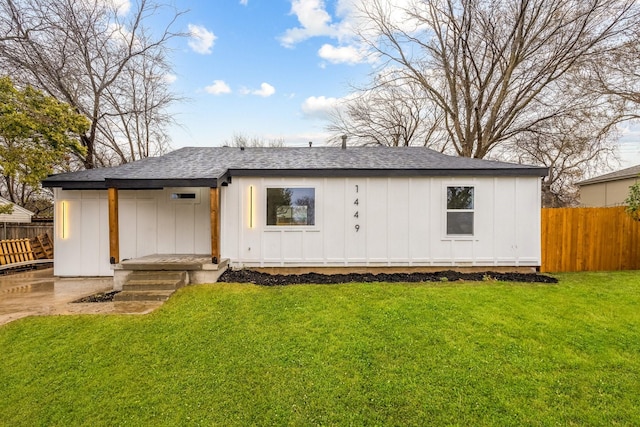 back of house featuring a yard