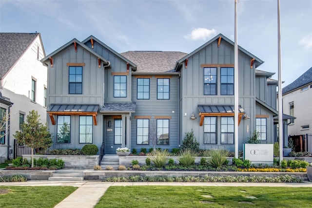 view of front of house with a front yard