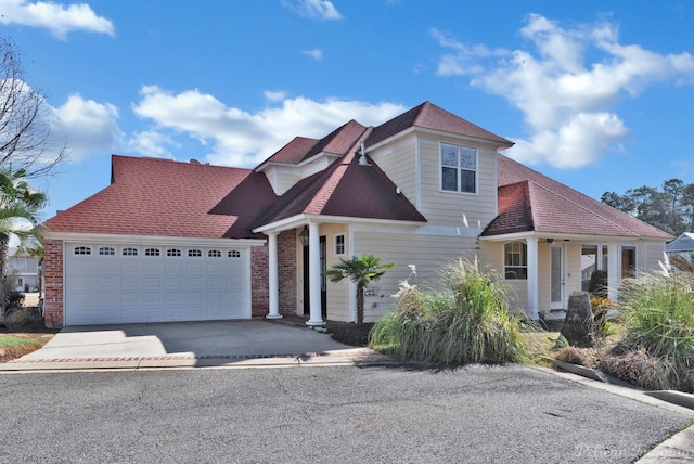 view of front property featuring a garage