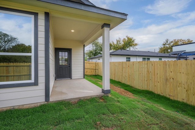 view of yard with a patio