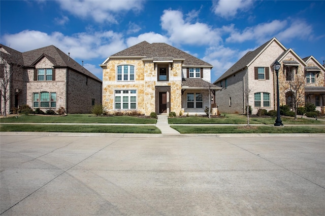 view of front of house featuring a front lawn