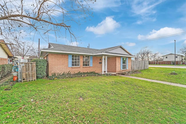 single story home with a front lawn