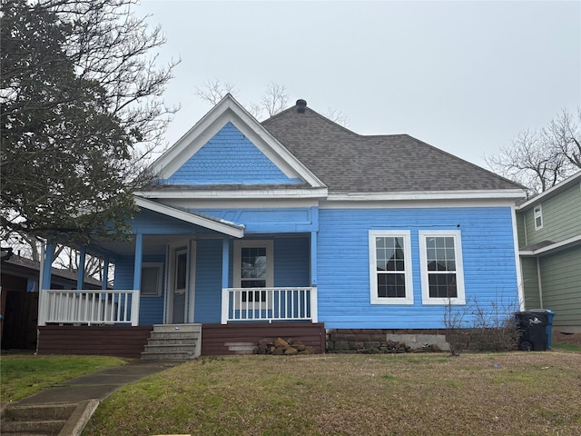 view of front facade with covered porch and a front lawn