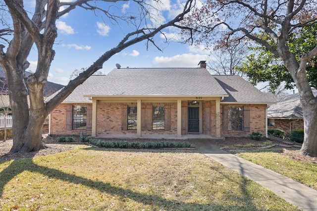 view of front of home featuring a porch and a front lawn