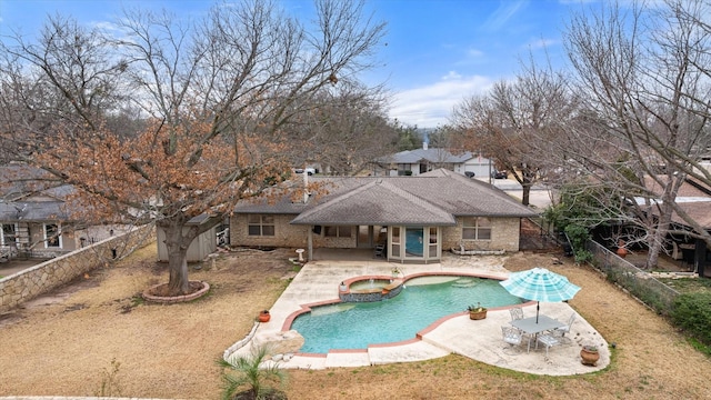 view of pool featuring a yard, a patio area, and an in ground hot tub