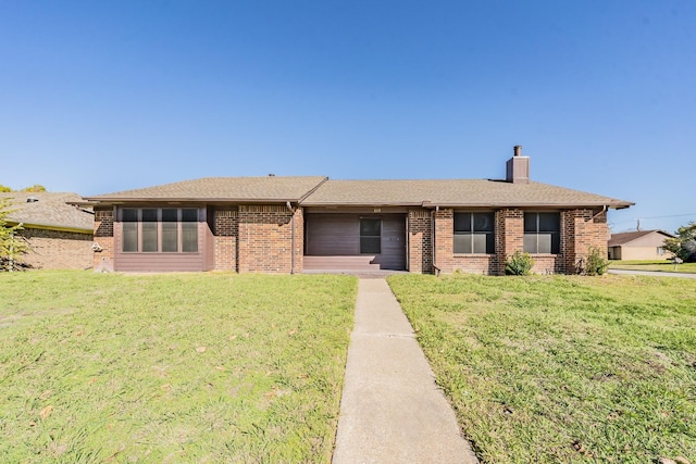 ranch-style house featuring a front yard