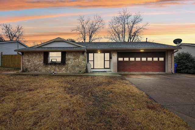 view of front of property featuring a yard and a garage