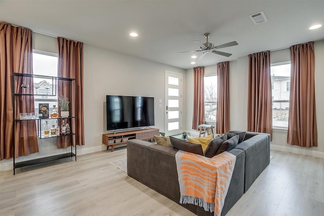 living room featuring light hardwood / wood-style floors and ceiling fan